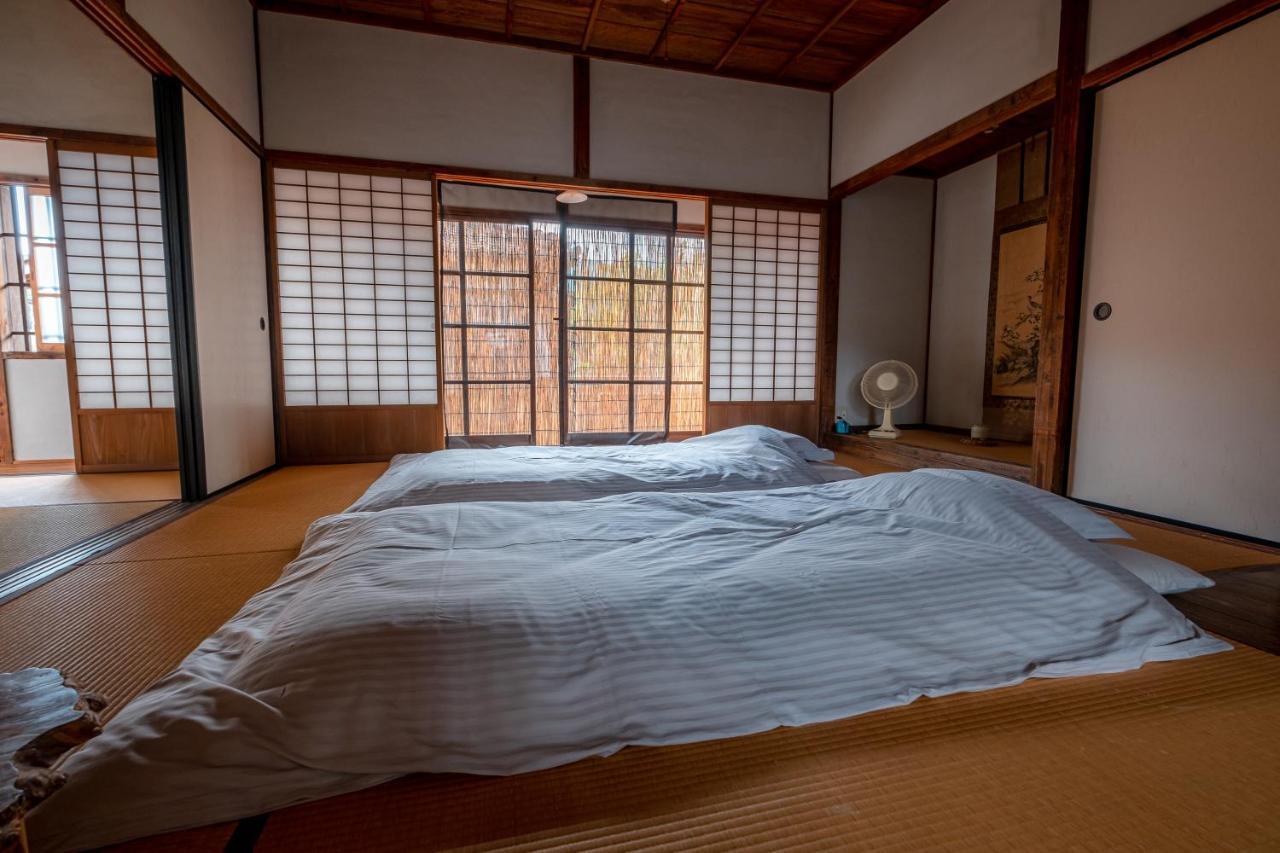 Japan'S Oldest Remaining Company Housing Villa Aszago Kültér fotó