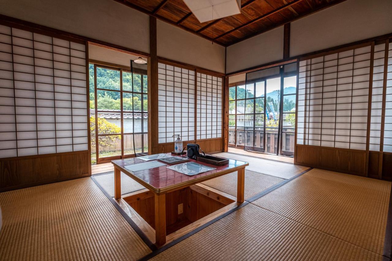 Japan'S Oldest Remaining Company Housing Villa Aszago Kültér fotó