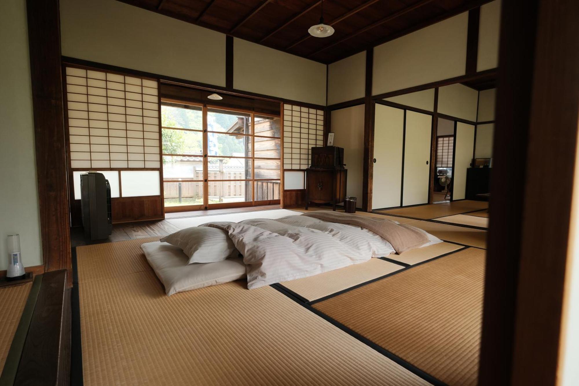 Japan'S Oldest Remaining Company Housing Villa Aszago Kültér fotó